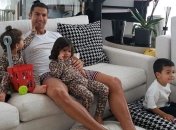 Криштиану Роналду: Давайте оставаться дома