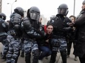 Протесты в РФ: в автозаках и СИЗО ночуют более 100 демонстрантов