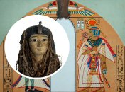 Лицо Аменхотепа покрывала деревянная маска