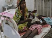 Более 100 школьниц отравились ужином в интернате в Индии