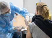 У Києві центр вакцинації переводять на щоденний режим роботи: яким буде графік