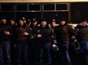 Подход к АП перекрыли автобусами с силовиками