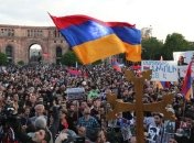В Ереване протестующие вновь собрались на площади Республики