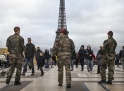 Улицы Франции будут патрулировать 10 тыс военных