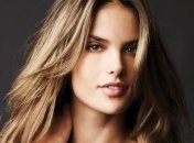 Горячая Алессандра Амбросио обнажилась для глянца