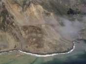 В Калифорнии гигантский оползень накрыл знаменитую трассу Highway 1 (Видео)