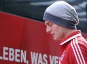 МЮ пытается соблазнить Крооса деньгами