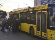 Пассажиры силой вытолкали из автобуса мужчину, нарушившего карантин: видео происшествия попало в сеть