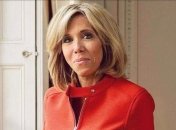 Бриджит Макрон прогулялась на велосипеде по французскому городку