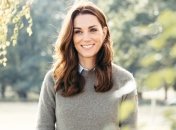 Герцогиня Кембриджская посетила благотворительный вечер в Букингемском дворце (Фото, Видео)