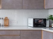 Що в жодному разі не можна розігрівати в мікрохвильовій печі