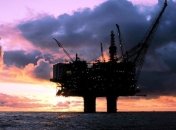 Нефть продолжает падение: Brent опустилась ниже $17