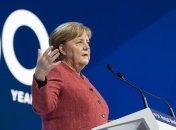 Меркель в Давосе заговорила о проблеме беженцев