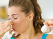 Как избавиться от запаха лука или чеснока изо рта