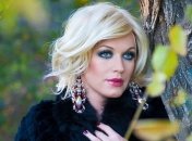 Эпатажная травести-дива Монро умеет удивлять 