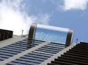 Шаг в пустоту: Страшный бассейн на огромной высоте (Видео)