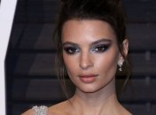 Эмили Ратаковски показала фото своей мамы в молодости 