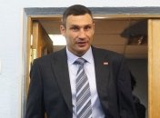 Кличко говорит, что зарплату не получает