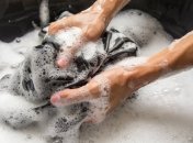 Як видалити з одягу жирні плями