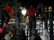 Протесты в Кыргызстане: демонстранты ворвались в здание парламента (Видео)