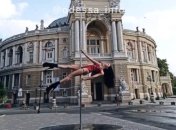 Танцовщица в центре Одессы