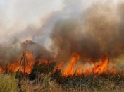 У військовому таборі РФ на кордоні з Україною спалахнула пожежа: росіяни її "не помітили" (відео)