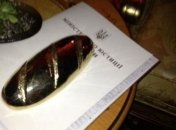 Генпрокуратура сообщила, кто подарил Януковичу "золотой батон"