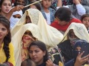 У Пакистані родичі розправилися з двома сестрами через поцілунок на відео