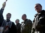 Более половины украинцев считают, что в армии нужны священники