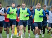 Артем Довбик (по центру)