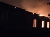 Удар блискавки підпалив школу в Рівненській області (фото)