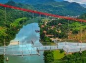 В Китае открыли самый длинный в мире подвесной стеклянный мост (Видео)