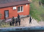 Сообщают о совместной операции полиции и спецназа.