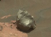 Curiosity обнаружил на Марсе металлический метеорит