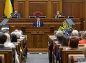 Депутаты собрались на последнее заседание перед каникулами, под Радой проходит "языковый" митинг