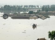 Ливневые дожди вновь вызвали сильные наводнения в КНДР 