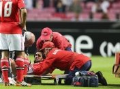 Лига Европы. Игрок "Бенфики" сломал ногу в матче с "АЗ" (Видео)