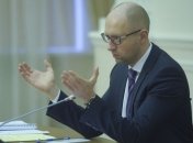 Яценюк предлагает приостановить грузопотоки в Крым