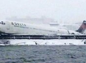 В Нью-Йорке самолет совершил аварийную посадку: есть пострадавшие