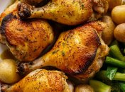 Эта курица получается очень ароматная и вкусная (изображение создано с помощью ИИ)