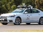 Toyota создала беспилотное авто с двумя рулями (Видео)