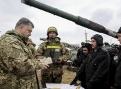 Порошенко: Военным на передовой будут увеличены денежные выплаты