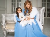 Family look: стильные образы для мамы и дочки