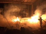 В Киеве ликвидировали пожар на территории депо (Фото)