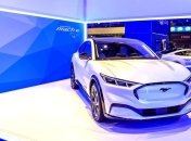 Ford Mustang Mach-E: впечатляющий дрифт на снегу (Фото, Видео)