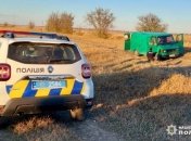 Кабіну розвернуло, пасажира поранило: на Одещині чоловік у військовій формі підірвав гранату в машині