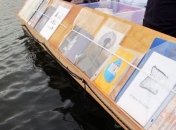 В лос-анджелесском ЭКО-парке "дрейфовала" плавучая библиотека