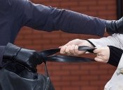 Две девушки избили и ограбили женщину в Фастове