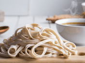 Домашню локшину можна зробити дуже просто та швидко