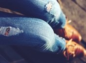 Мода 2019: стильные образы с джинсами mom 